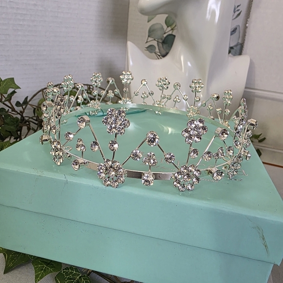 Silver with Rhimestone Flower Design Crown - Picture 3 of 11
